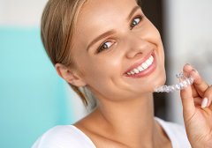 舌側牙齒矯正和隱形牙套哪個對牙齒好，怎么預防反彈